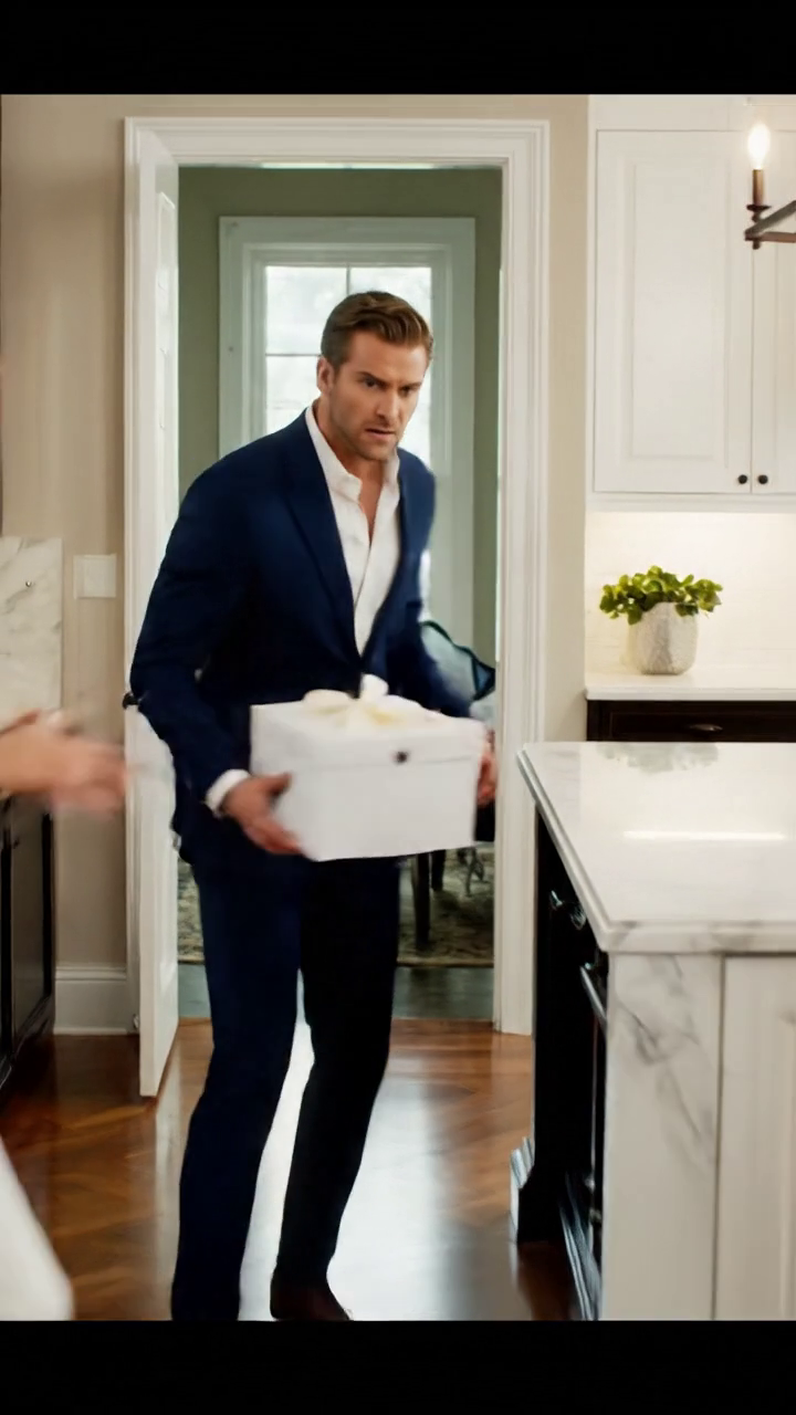 J'ai donné à ma fiancée une vie de luxe et une bague enviée. Je suis rentré tôt pour surprendre ma mère, seulement pour entendre le sifflement de ma fiancée, vous êtes inutile. Je l'ai trouvée avec le poignet de ma mère. Elle a dit avec un sourire parfait. Elle pense que je suis juste un homme d'affaires. Elle ne sait pas ce qu'un fils qui vient de rien fera pour protéger la femme qui lui a tout donné. magazine vie