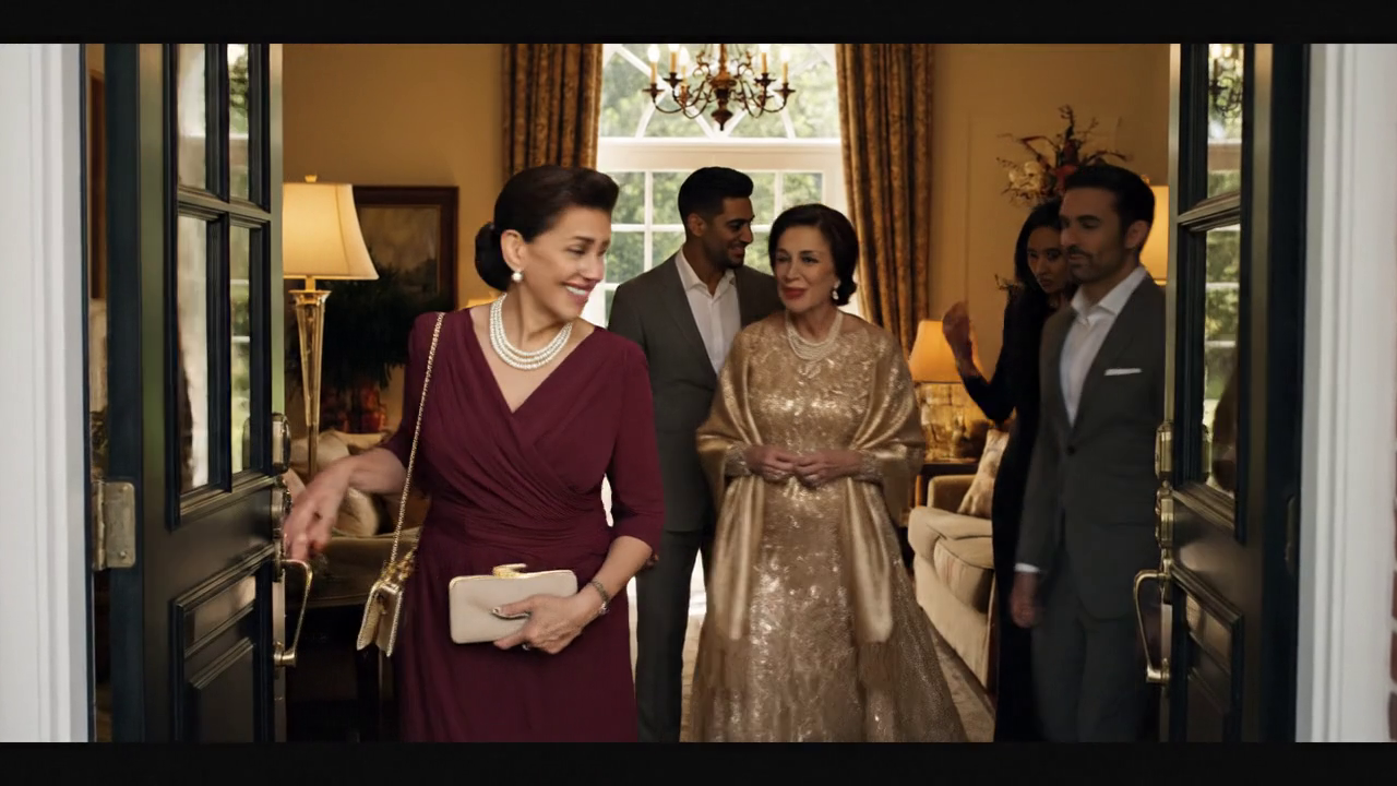 Mon fils a réservé une table dans un restaurant cher pour la fête des Mères, et j'ai passé toute la journée à me préparer à penser que c'était pour moi, mais cet après-midi-là sa belle-mère marchait en portant une robe formelle et a dit, 