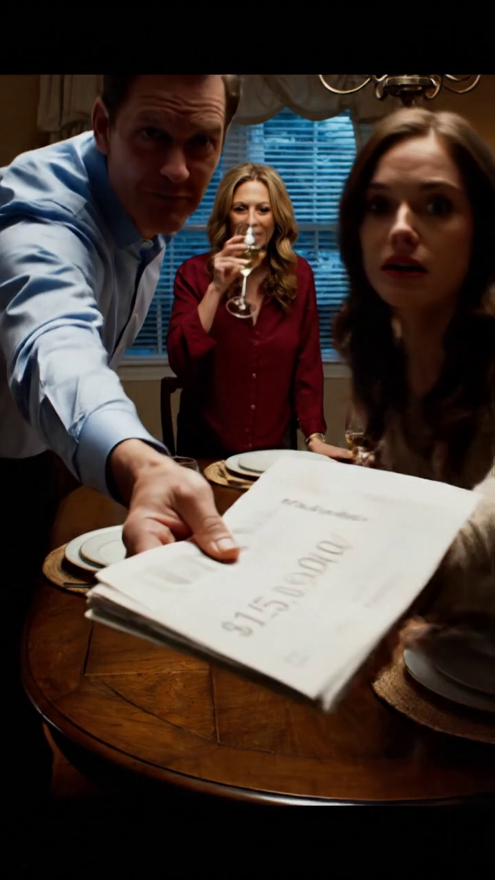 Ma belle-mère a accepté de regarder mon bébé de 3 mois pendant que j'étais au travail. Quand je suis rentré, la maison était bien trop calme. Puis elle m'a regardé et a dit, 