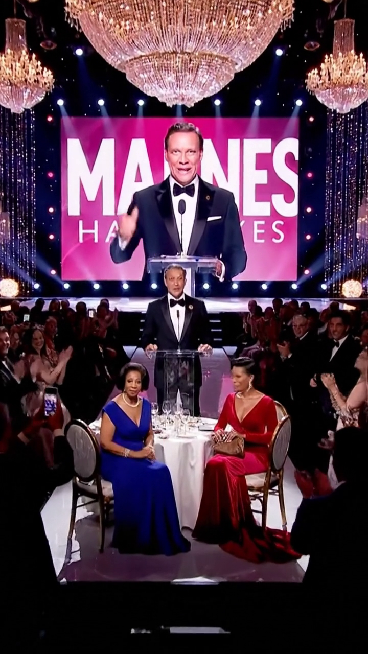 Quand ma fille a ripé son nez parfait et m'a dit que ma fête d'anniversaire 75e serait -dommager sa réputation, -Je sentis la chambre basculer, mais j'ai avalé la blessure, donné un petit clin d'œil, et tranquillement s'enfuit comme une ombre obéissante. Elle pensait que c'était la fin. Mais pendant qu'elle répétait son discours glamour pour la plus grande soirée de remise de prix de sa vie, je répétais aussi, en attendant le moment où l'hôte s'éclaircissait la gorge, regardait la carte, et appelais lentement mon nom dans le silence stupéfait. Rois