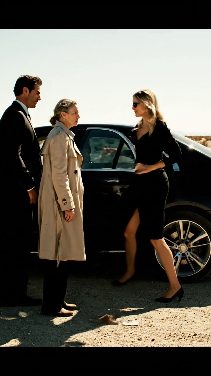 Après les funérailles de mon mari, ma fille m'a poussé dans le désert et a fermé les portes de la voiture. Elle m'a jeté cinquante dollars au visage et m'a dit :