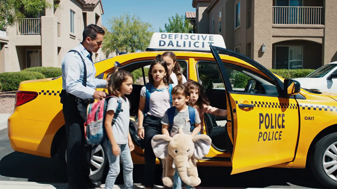 Après que j'ai dit non, ma sœur a envoyé ses enfants à mon adresse dans un taxi, mais elle ne savait pas que j'avais déménagé, et la personne qui y vivait a fait un seul appel téléphonique... qui a déclenché le karma ma sœur n'a jamais vu venir. Nouvelles