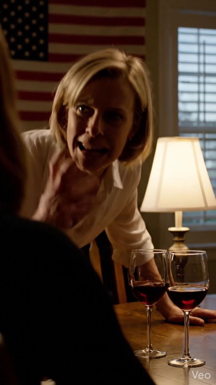 Ma mère a annoncé Mason et Vanessa emménageaient chez moi comme si c'était déjà décidé. Je lui ai dit que je quitais plutôt la ville, et personne ne m'a cru jusqu'à l'arrivée du jour. Ils l'ont vu trop tard. Nouvelles