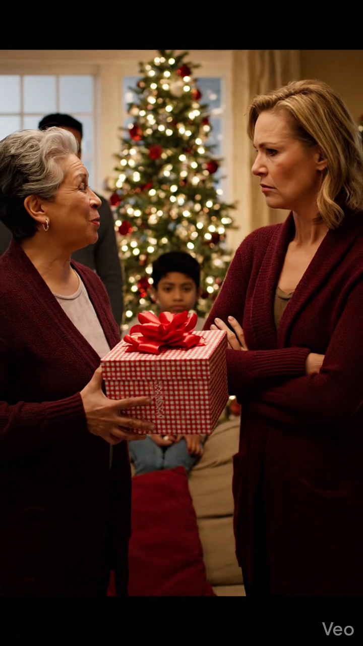 Mes parents remettaient des cadeaux de Noël à tous les petits-enfants. Quand il est venu à ma fille, ils ont dit, -Oh, on dirait qu'on en a manqué un, et qu'ils ont souri comme ils ont donné son cadeau à ma sœur, fils -Oh juste pour être juste. Ma fille est restée silencieuse. Mes parents ont souri jusqu'à...