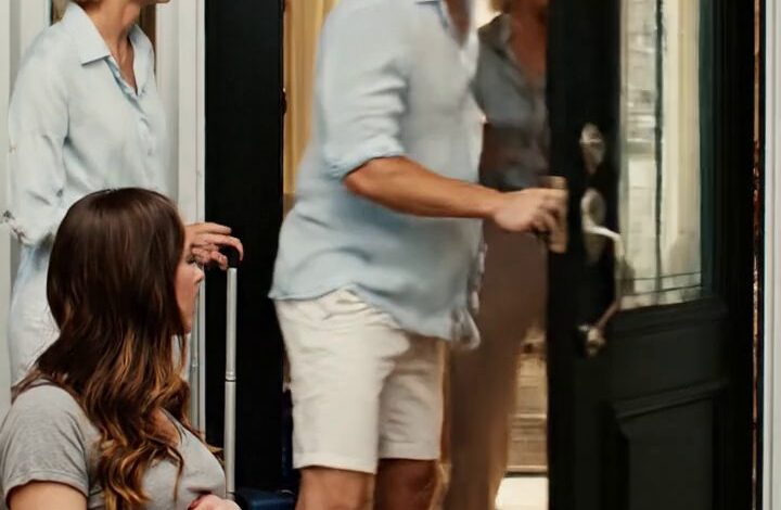 Ma belle-mère regarda mon ventre enceinte de 38 semaines, dit à mon mari de verrouiller les deux portes et de la laisser accoucher seule, puis s’envola directement à Miami en utilisant l’argent sur ma carte. Sept jours plus tard, ils sont revenus bronzés, traînant des valises pleines de sacs, riant comme si rien n’était arrivé… jusqu’à ce qu’un détail à la porte d’entrée les fasse geler. Nouvelles
