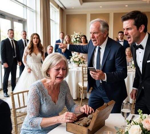Au mariage de notre fils, ma belle-fille a donné à ma femme une petite boîte et souri comme si rien n'était mal. Mais quand ma femme l'a ouvert, elle a vu quelque chose lié à notre petit-fils disparu. J'ai fait un appel tranquille, et quand des étrangers sont entrés dans le hall, la réaction de la mariée nous a tout raconté. Rois