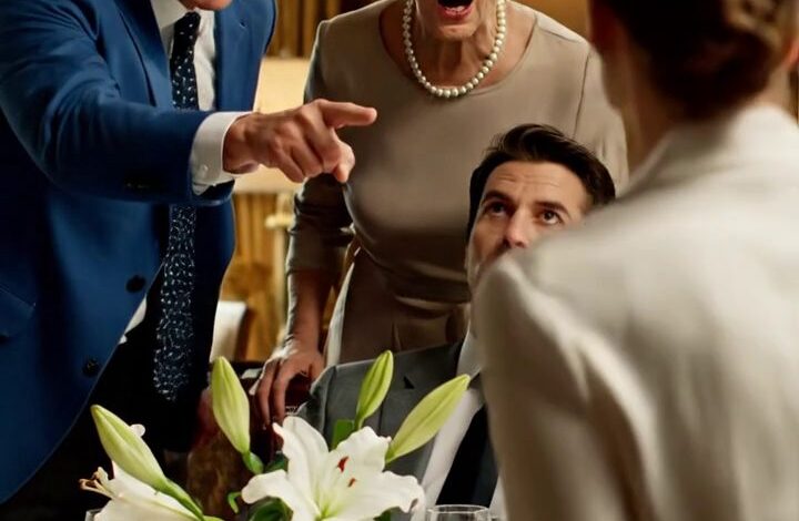 "Get us the owner now," Papa hurla sur le country club; "Elle n'appartient pas ici," Maman a ajouté, "supprimez-la immédiatement; "Je me tenais tranquillement, le manager sourit, "Ma"am, comment voudriez-vous gérer votre appartenance à la famille? " Leurs visages sont tombés... Nouvelles