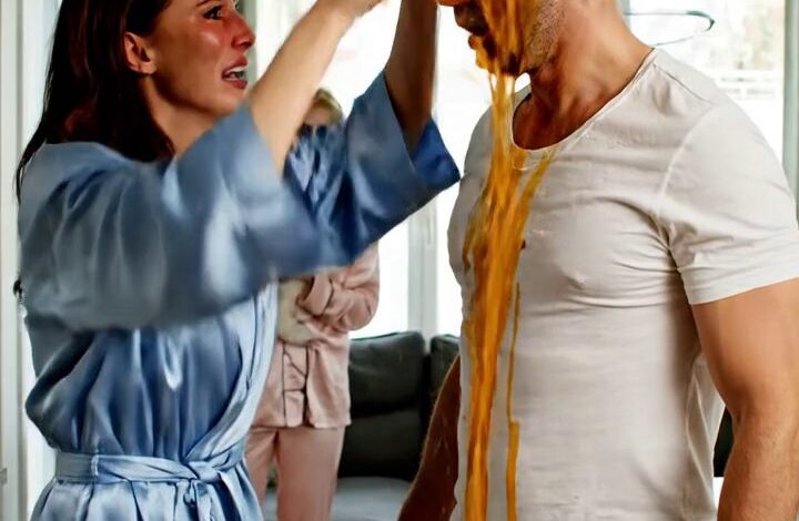 Deux jours seulement après notre mariage, mon mari m'a frappé parce que j'ai refusé de cuisiner pour sa sœur pendant qu'elle regardait la télé, alors j'ai versé de la soupe sur sa tête et dit une peine qui lui a laissé des rois stupéfaits