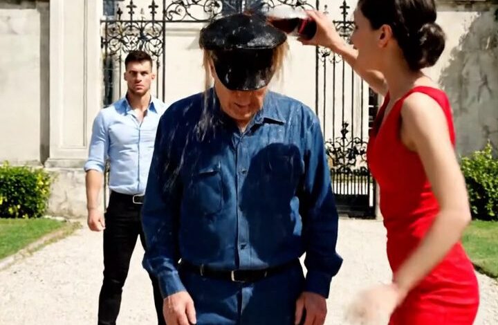Je me suis tenu à ma propre porte dans un uniforme de garde taché quand ma future fille de la loi a ronflé, jeté du soda sur ma tête, et a ri: «Vous êtes juste le gars de la porte. Dans ce moment collant et humiliant, j'ai réalisé que mon fils allait épouser une femme sans pitié dans son cœur. Elle pensait avoir honte de personne... mais elle avait humilié l'homme qui pouvait détruire son avenir parfait. Ce qui s'est passé a tout changé. Histoires vraies