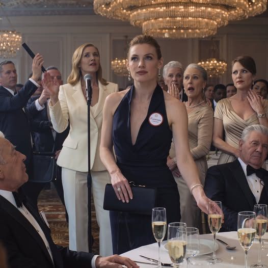 Au gala de promotion de ma soeur, avant même que j’aie touché mon champagne, elle a levé le microphone et a dit : “Vous n’êtes pas resté. La sécurité peut vous sortir, alors j’ai mis mon badge d’invité à côté de mon assiette et j’ai répondu, Veuillez dire à nos parents que le conseil se réunit dans trois heures.