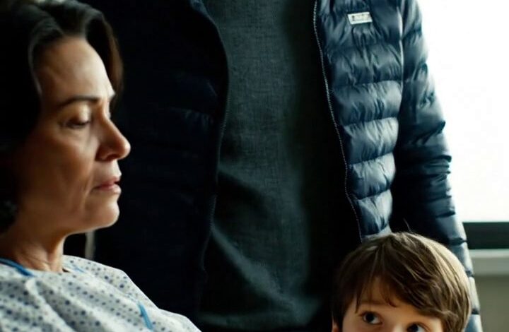 Je me suis réveillé d'un coma dans un hôpital du Colorado et j'ai entendu mon fils de neuf ans murmurer, Maman, ne t'ouvre pas les yeux, parce que juste devant la porte, mon mari et ma propre soeur attendaient le docteur, le notaire, et une pile de papiers qui pouvaient prendre tout ce que j'avais laissé, mais ils ne savaient pas que la seule personne qui avait été avertie venait d'entrer dans l'ascenseur News