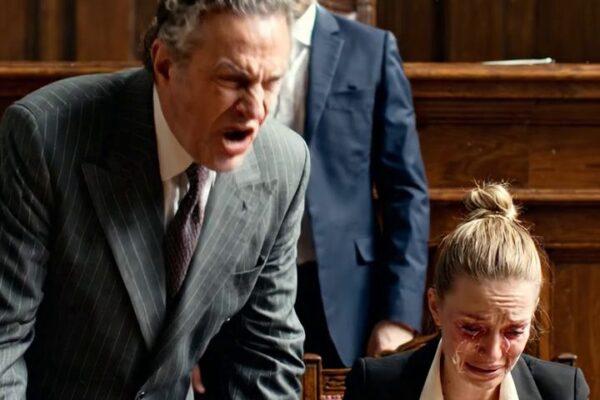 Au dîner du dimanche, mon père m’a ordonné de payer mes factures soeurs comme j’étais la banque de la famille, mais quand j’ai ouvert un dossier uni noir rempli de huit ans de recettes, la chambre entière réalisée j’avais été calme pour une raison